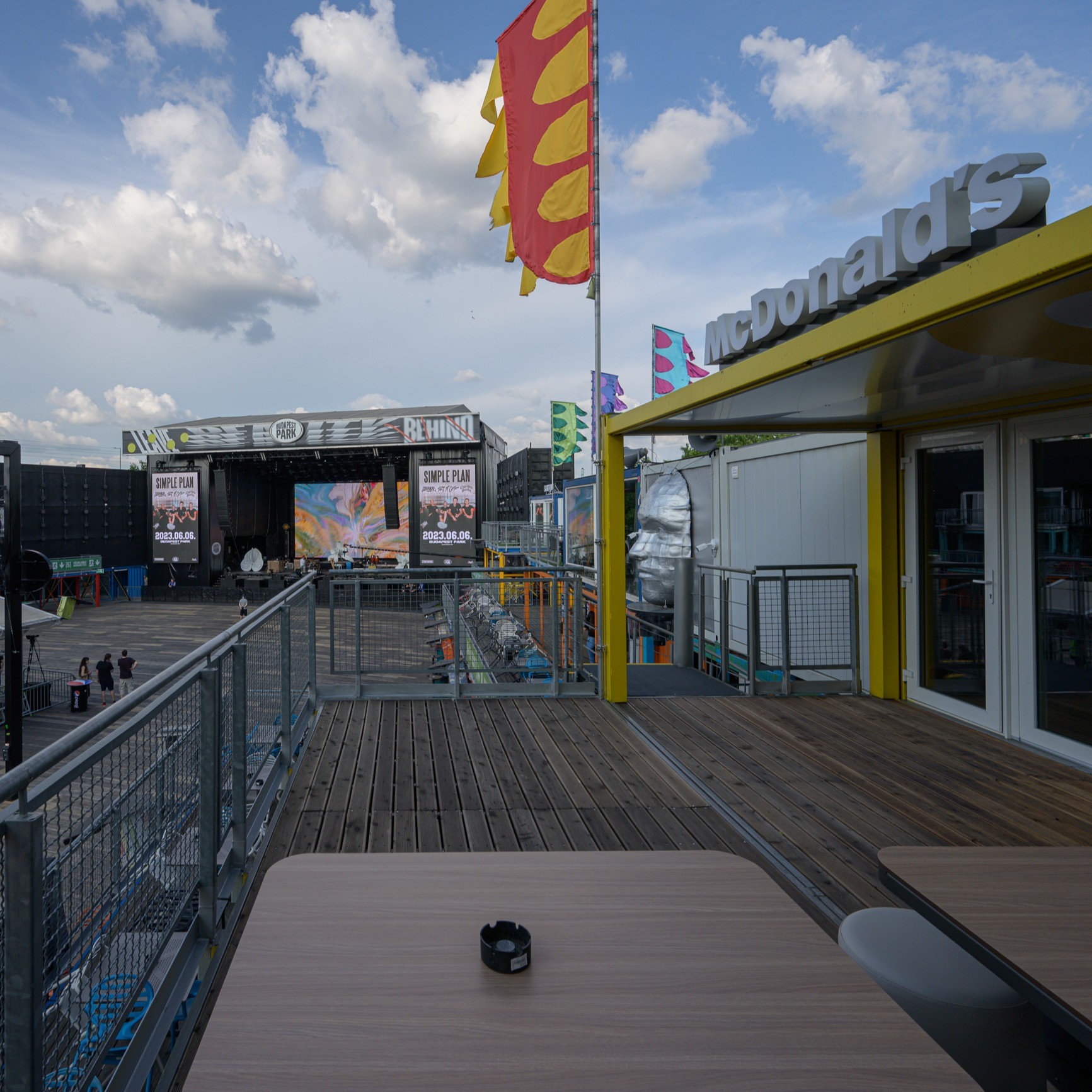 Helyszín: McDonald's Skybox