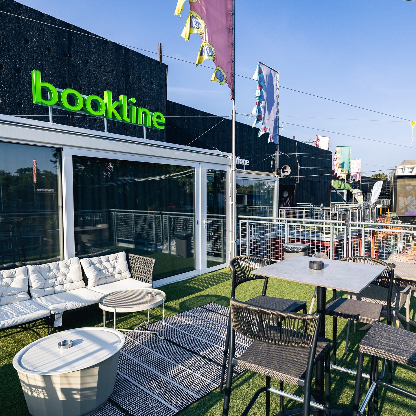 Helyszín: New Wave Skybox by Bookline